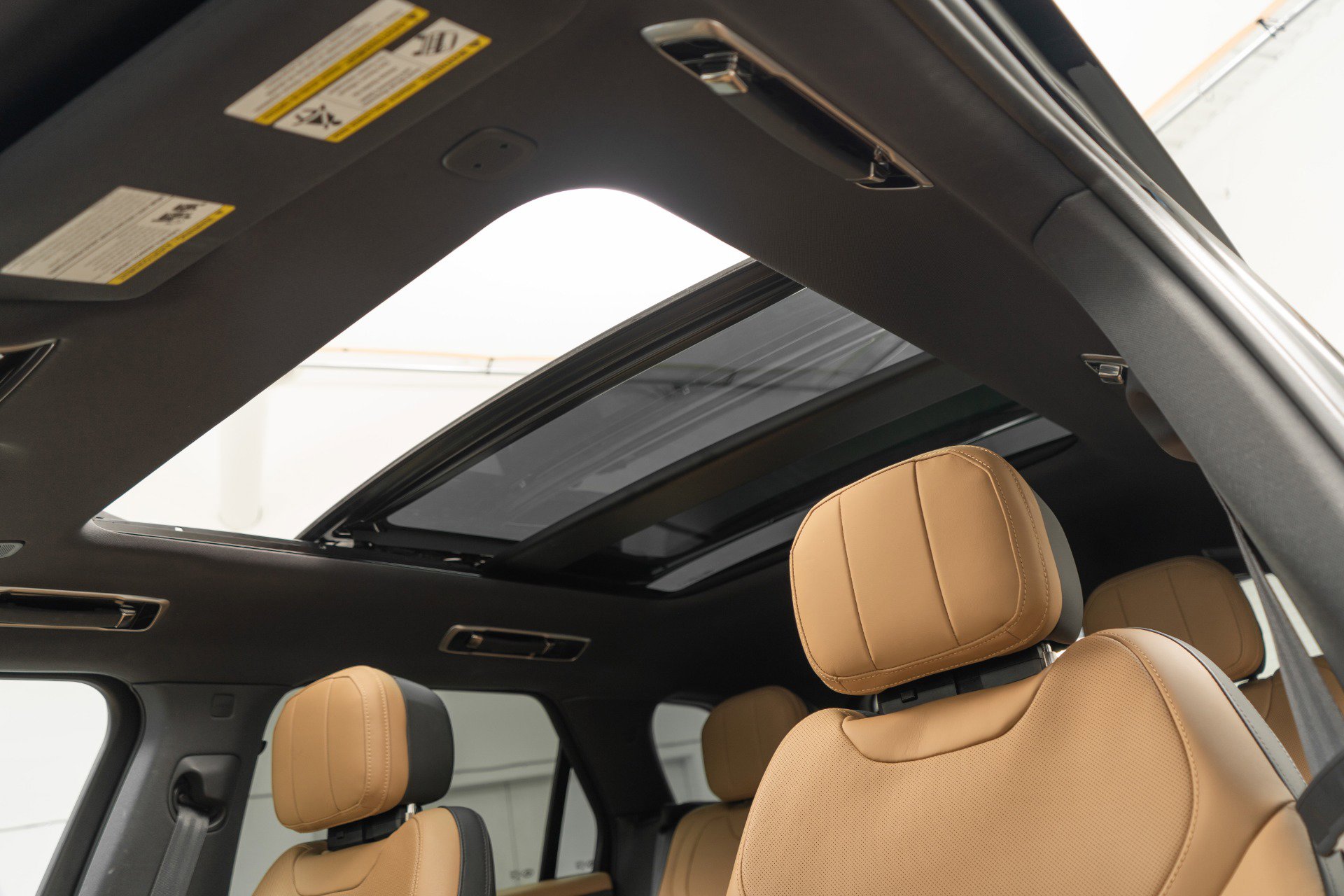 Used 2023 Land Rover Range Rover Sport SE Dynamic image 18