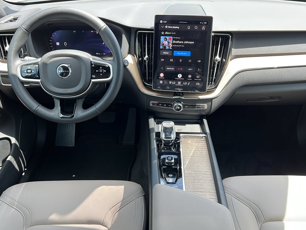 Certified 2026 Volvo XC60 B5 Core w/ Climate Package PRO AWD/4WD image 14