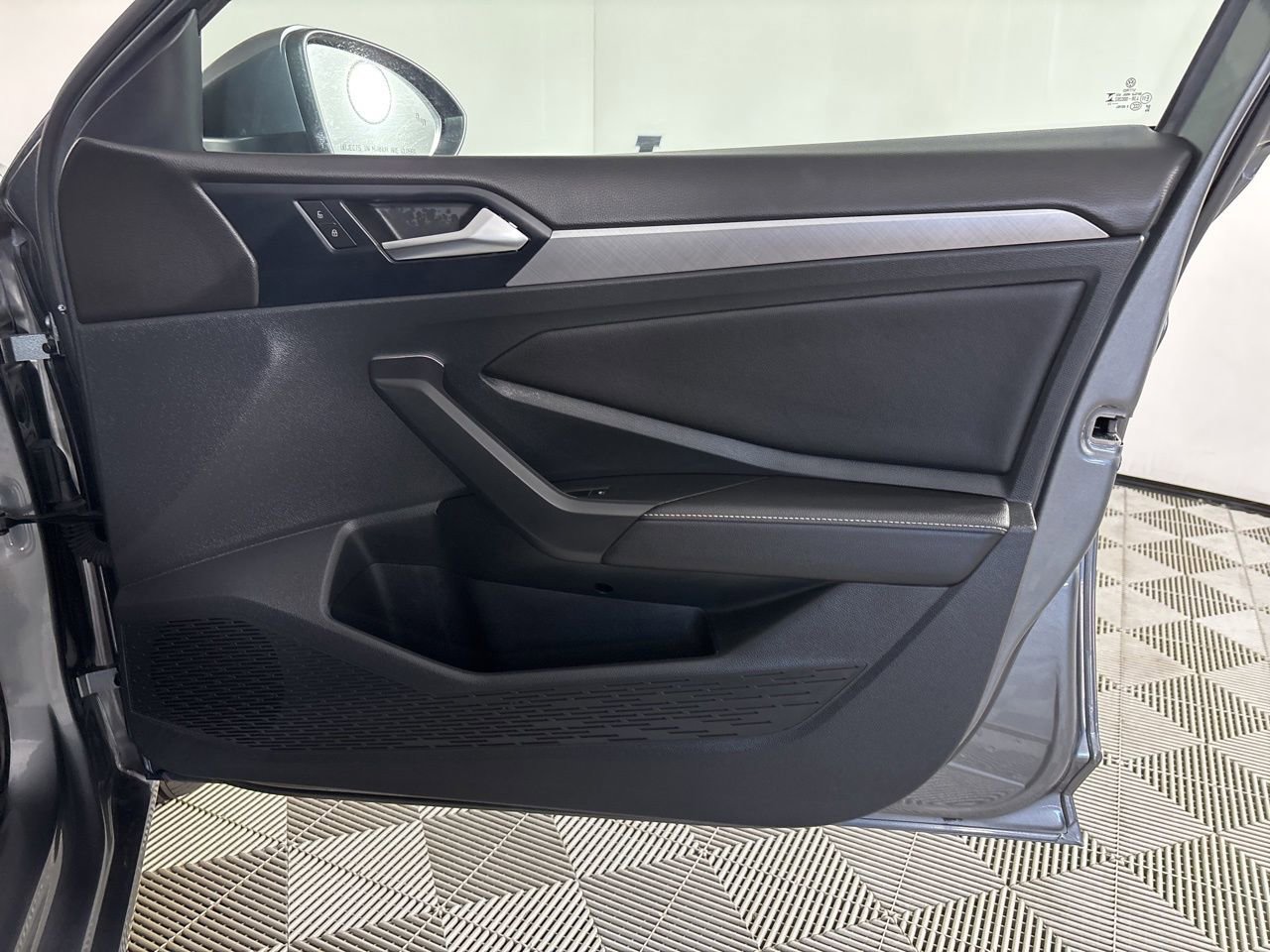 Used 2024 Volkswagen Jetta SE image 24