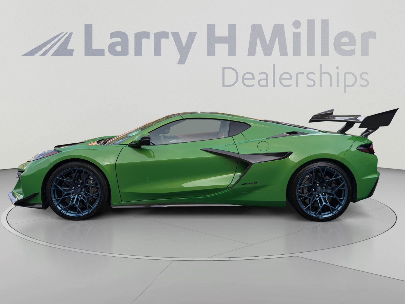 Used 2026 Chevrolet Corvette ZR1 w/ ZR1 Carbon Fiber Aero Package RWD image 2