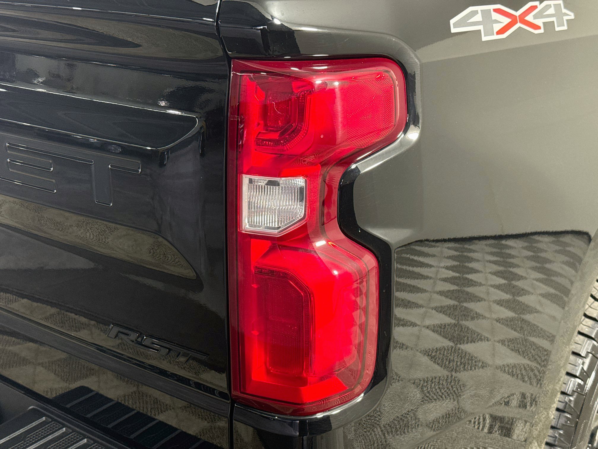 Used 2021 Chevrolet Silverado 1500 RST w/ Redline Edition AWD/4WD image 34