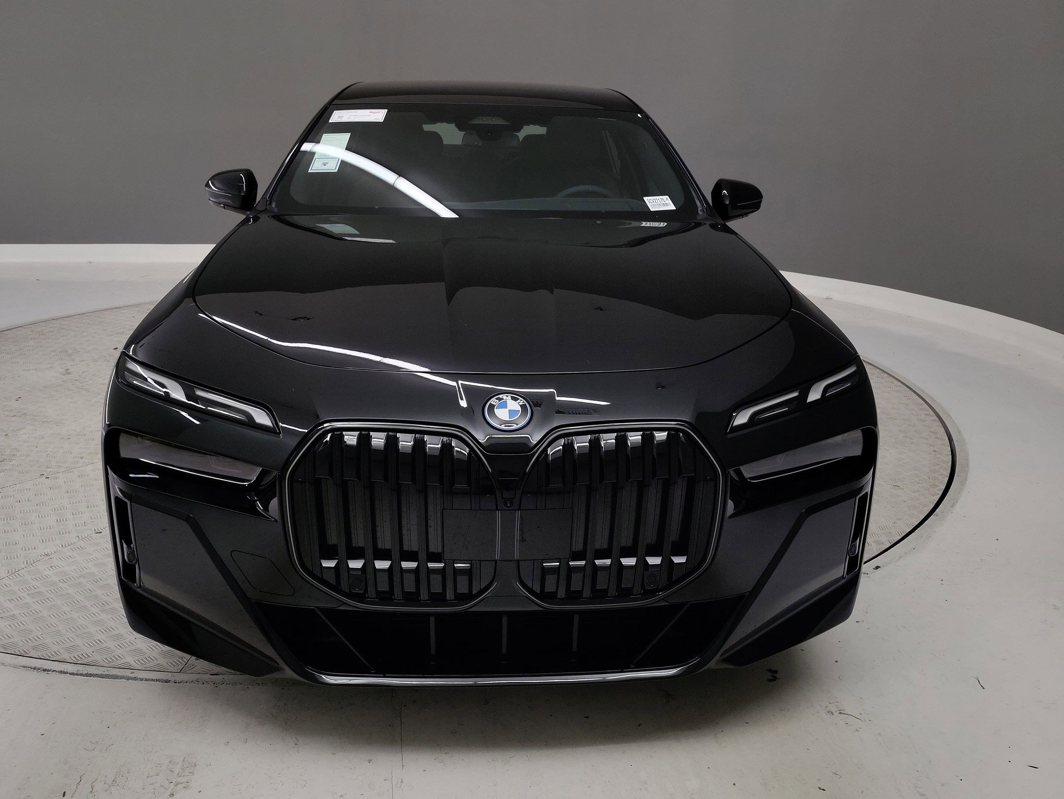 New 2025 BMW i7 xDrive60 w/ Premium Package image 2