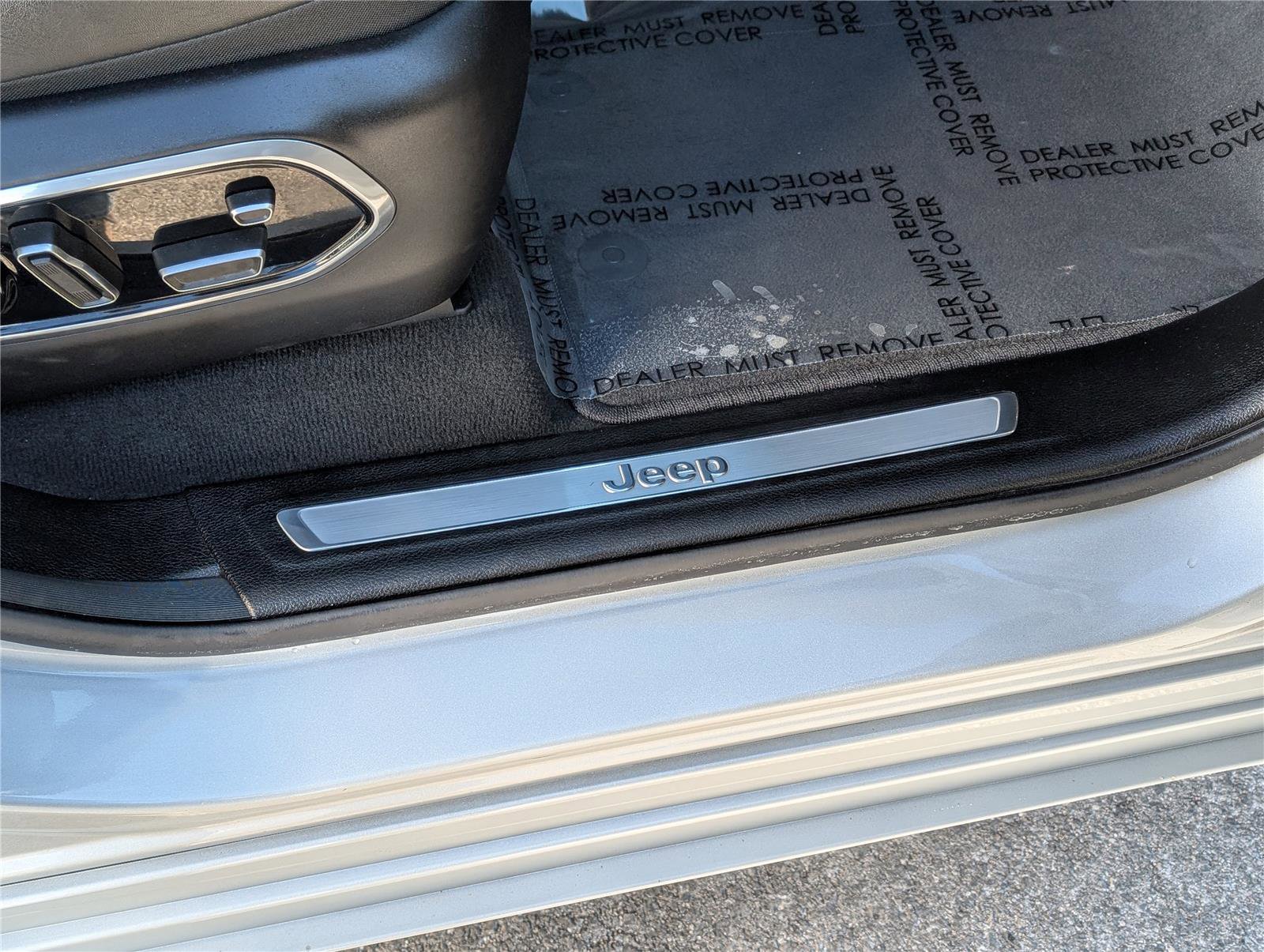 Used 2023 Jeep Grand Cherokee Overland w/ Advanced Protech Group III image 10