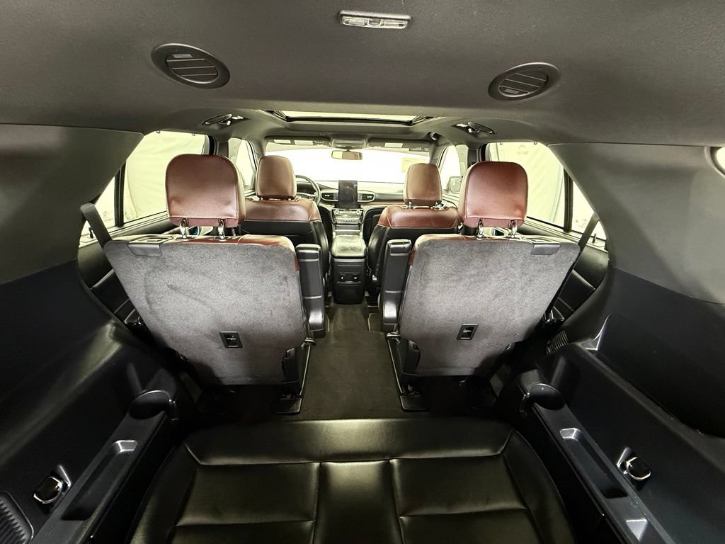Used 2022 Ford Explorer Platinum w/ Equipment Group 601A AWD/4WD image 34