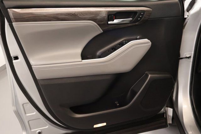 Used 2022 Toyota Highlander Platinum AWD/4WD image 10