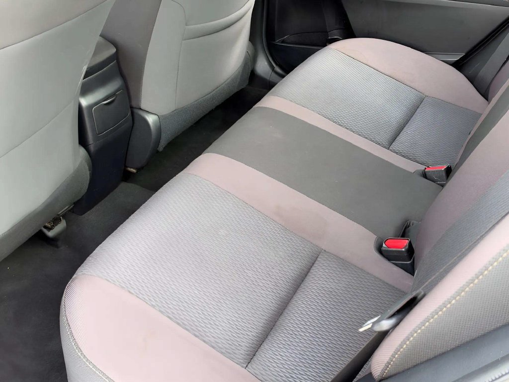 Used 2017 Toyota Corolla LE w/ Carpet Mat Package (TMS) FWD image 10