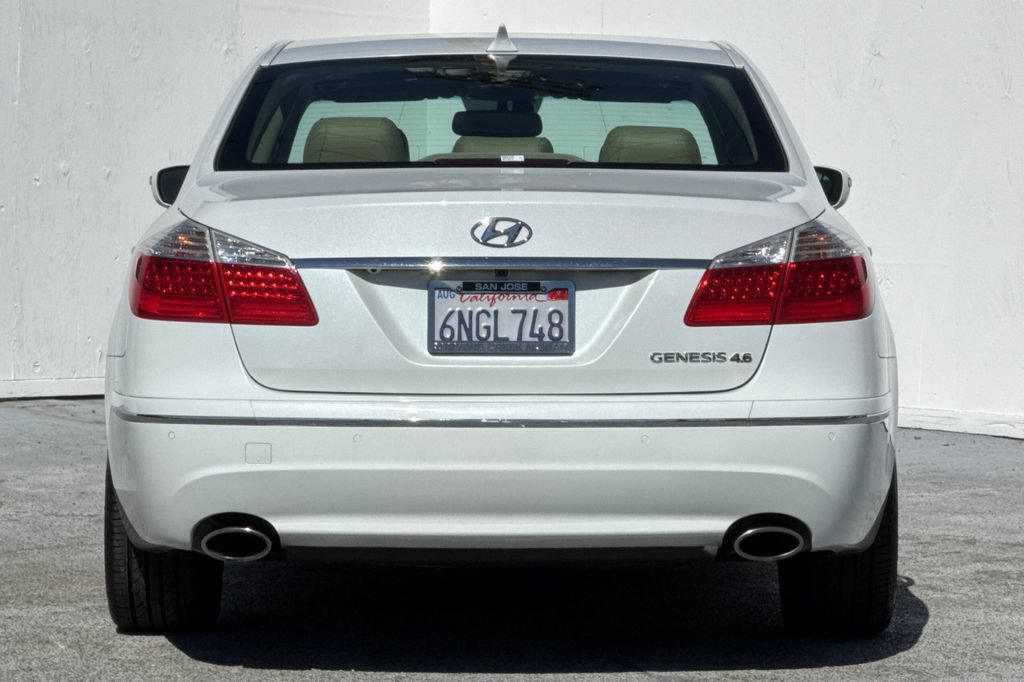 Used 2010 Hyundai Genesis 4.6 w/ Technology Pkg 5 RWD image 4