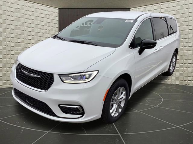 New 2026 Chrysler Pacifica Select AWD/4WD image 4