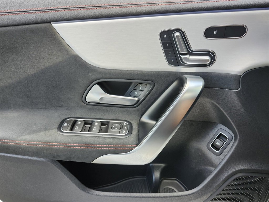 Used 2023 Mercedes-Benz CLA 250 image 28