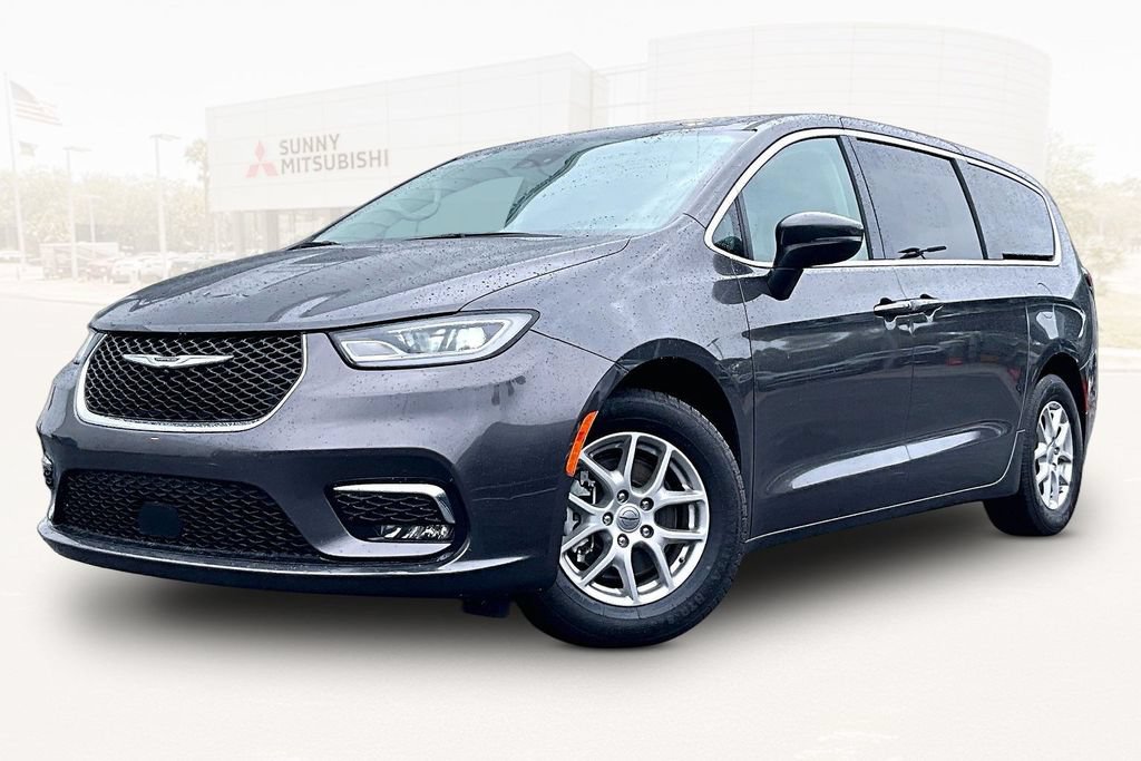Used 2023 Chrysler Pacifica Touring-L