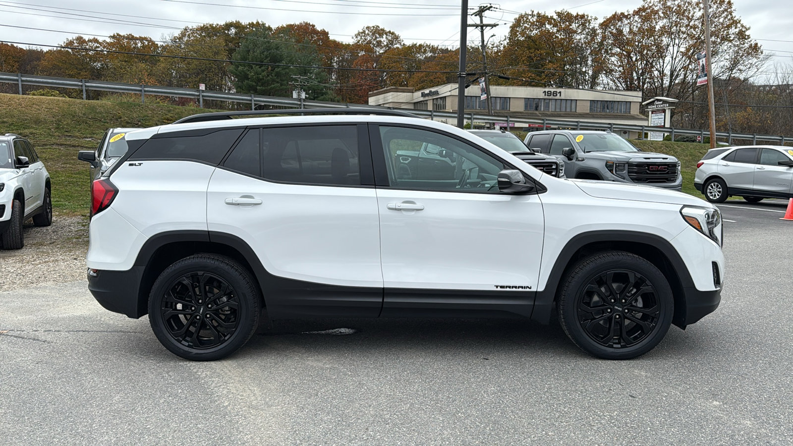 Certified 2021 GMC Terrain SLT w/ Infotainment Package II image 3