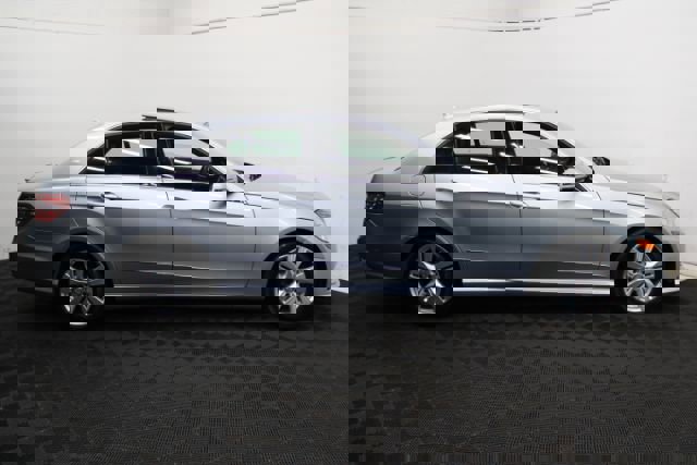 Used 2013 Mercedes-Benz E 400 Sport Sedan w/ Premium 1 Pkg image 4