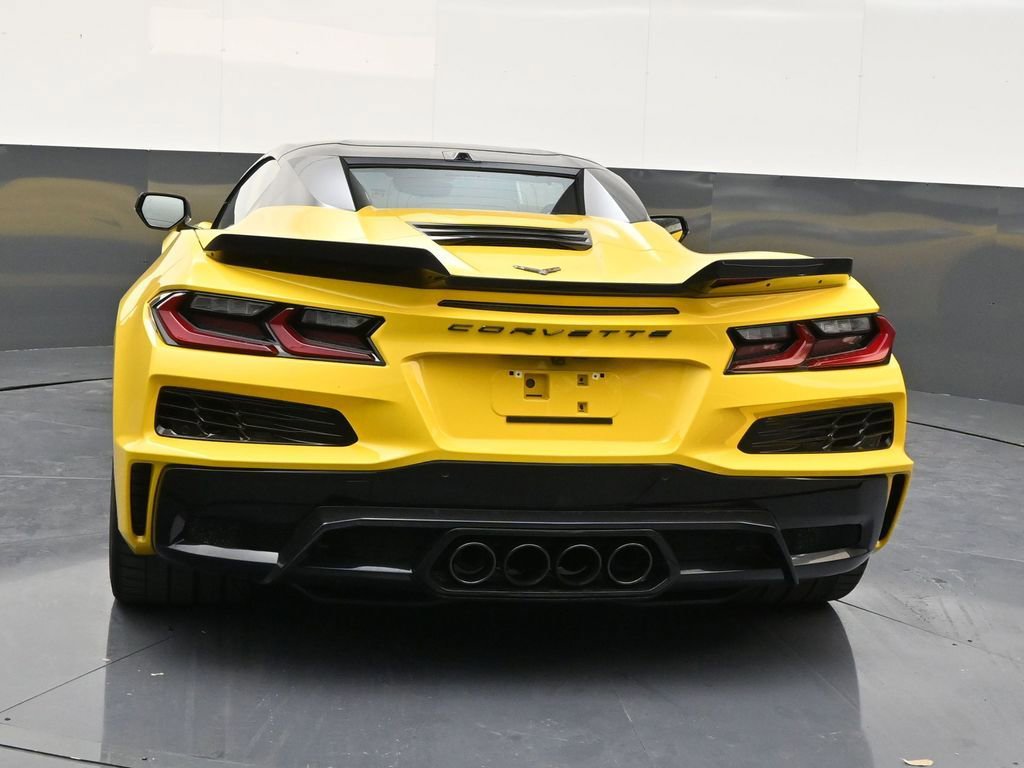 Used 2025 Chevrolet Corvette Z06 w/ Stealth Interior Trim Package RWD image 4