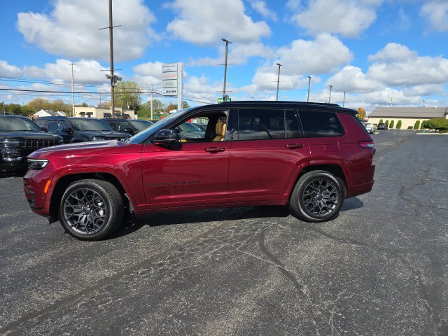 Used 2025 Jeep Grand Cherokee L Summit AWD/4WD image 3