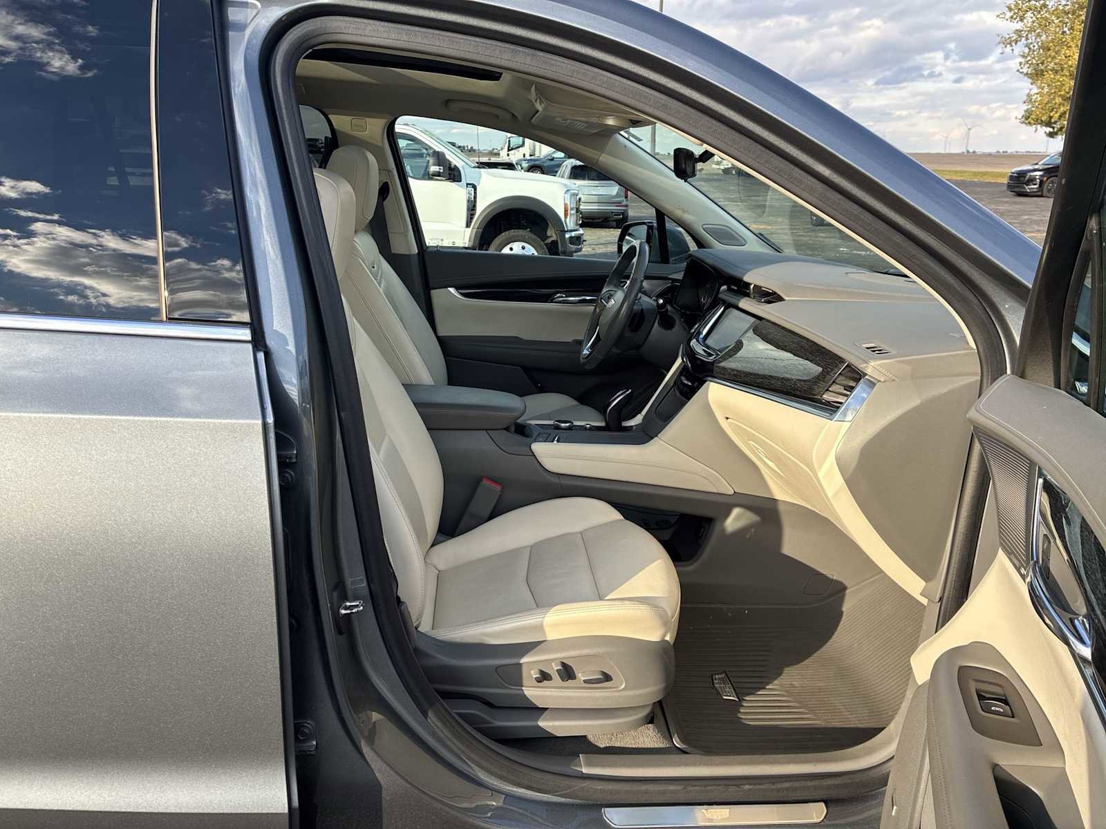 Used 2021 Cadillac XT6 Premium Luxury image 28