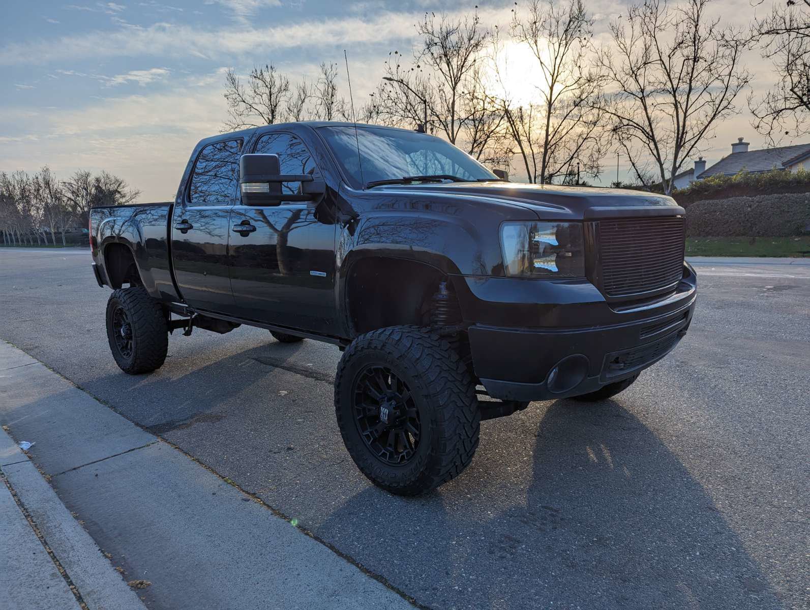 Used 2007 GMC Sierra 2500 SLT w/ EZ-Lift Tailgate Package RWD image 6