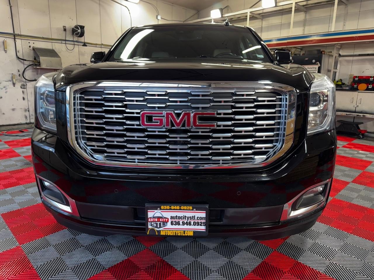 Used 2019 GMC Yukon Denali w/ Denali Ultimate Package AWD/4WD image 2