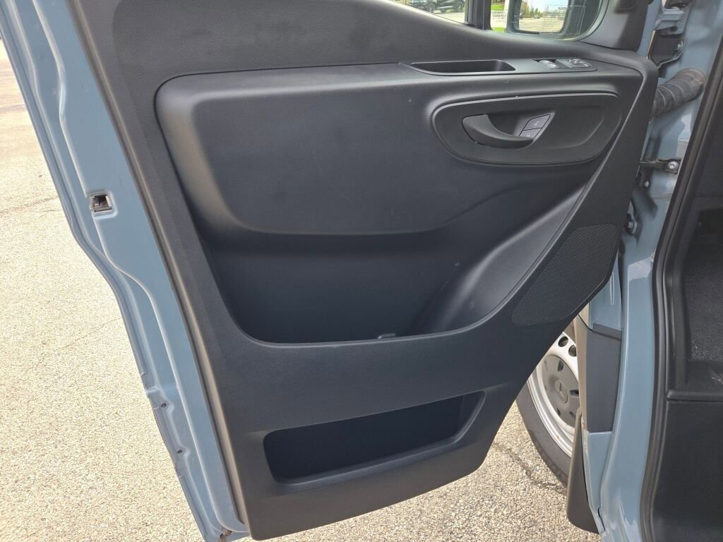 Used 2023 Mercedes-Benz Sprinter 2500 image 21