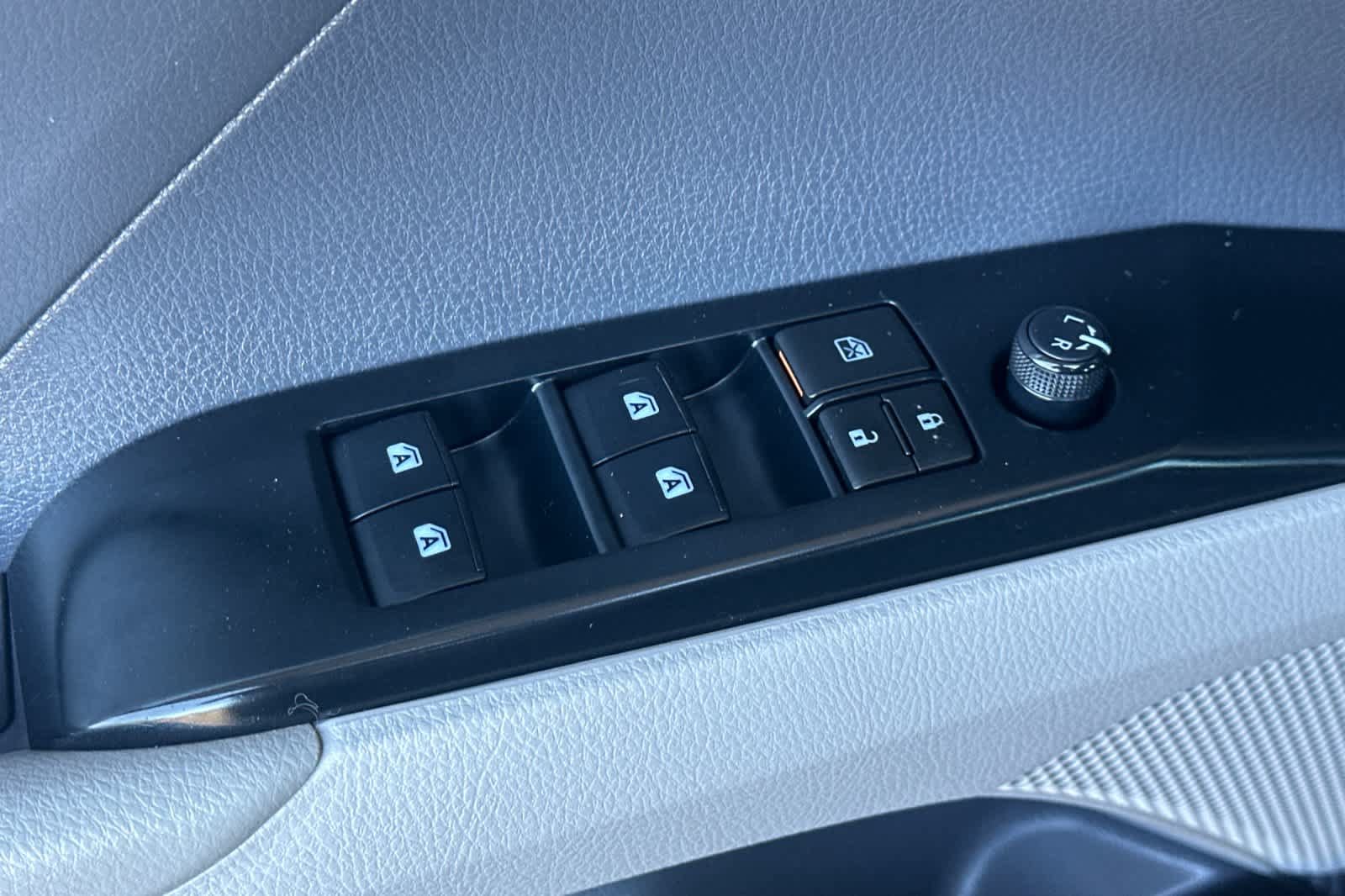 Used 2018 Toyota Camry FWD image 13