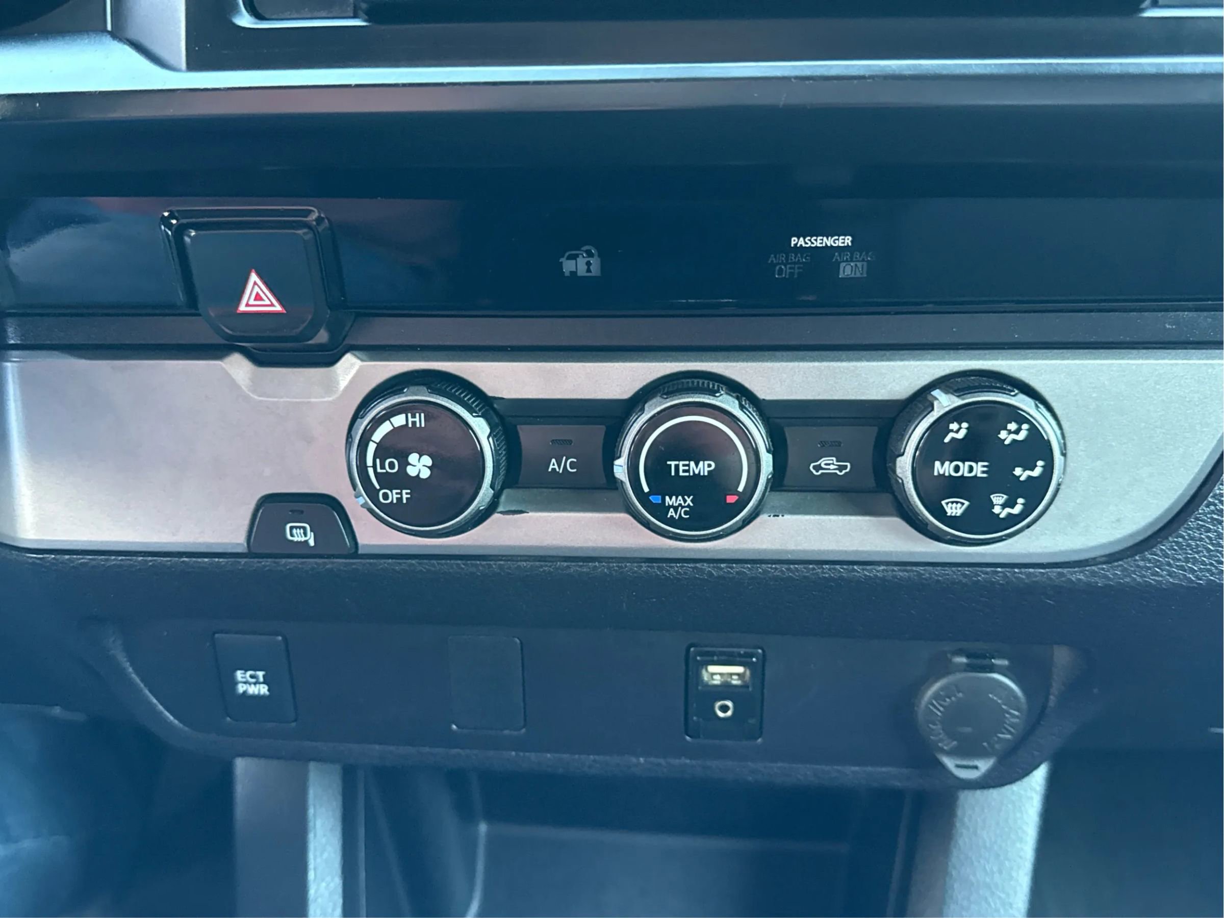 Used 2017 Toyota Tacoma SR image 30