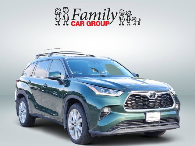 Used 2024 Toyota Highlander Limited FWD image 2
