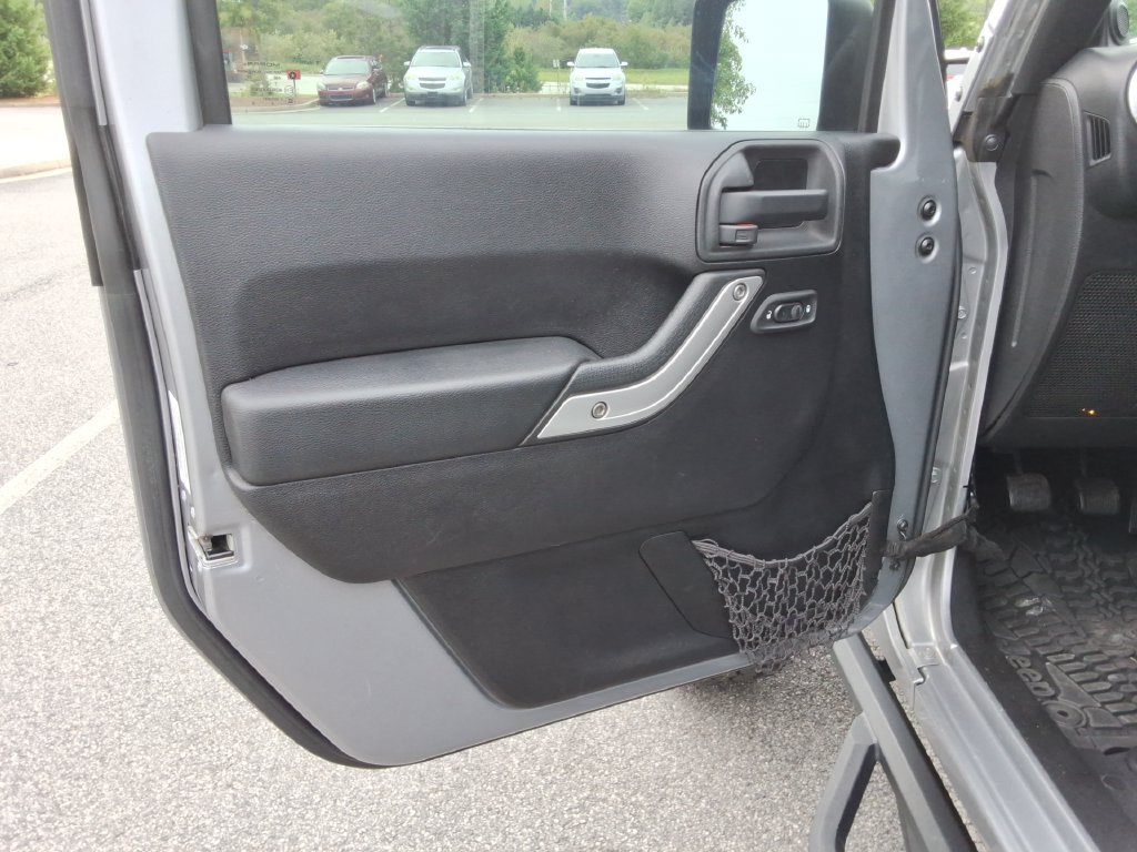 Used 2014 Jeep Wrangler Unlimited Sahara w/ Max Tow Package AWD/4WD image 24