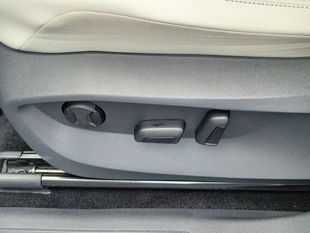 Certified 2023 Volkswagen Tiguan SE w/ Panoramic Sunroof Package FWD image 18