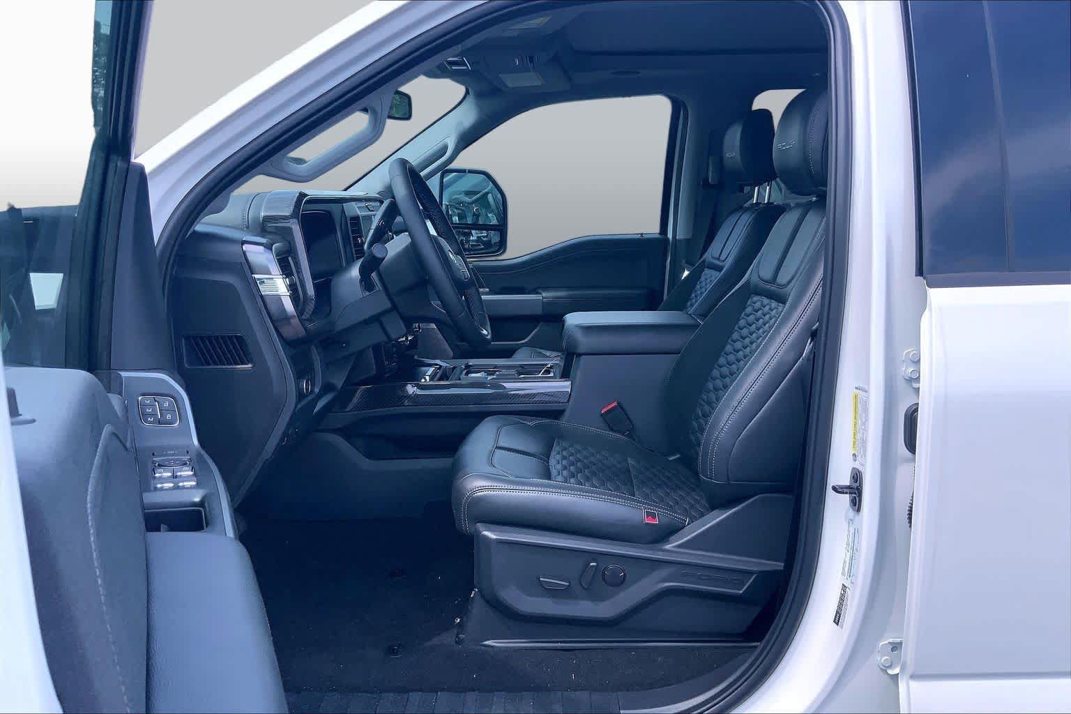 New 2026 Ford F250 Lariat w/ Black Appearance Package AWD/4WD image 9