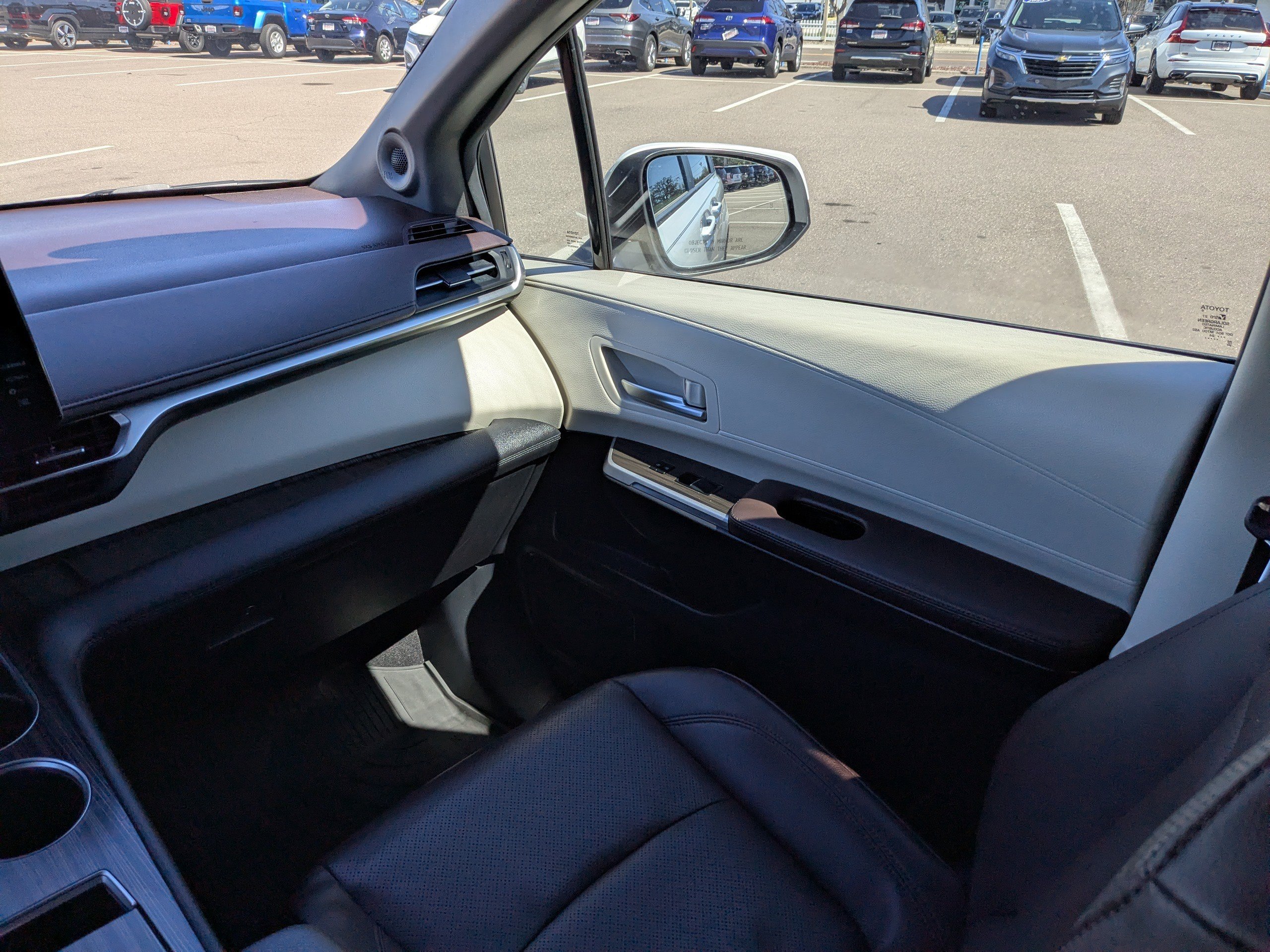 Used 2024 Toyota Sienna Platinum image 19