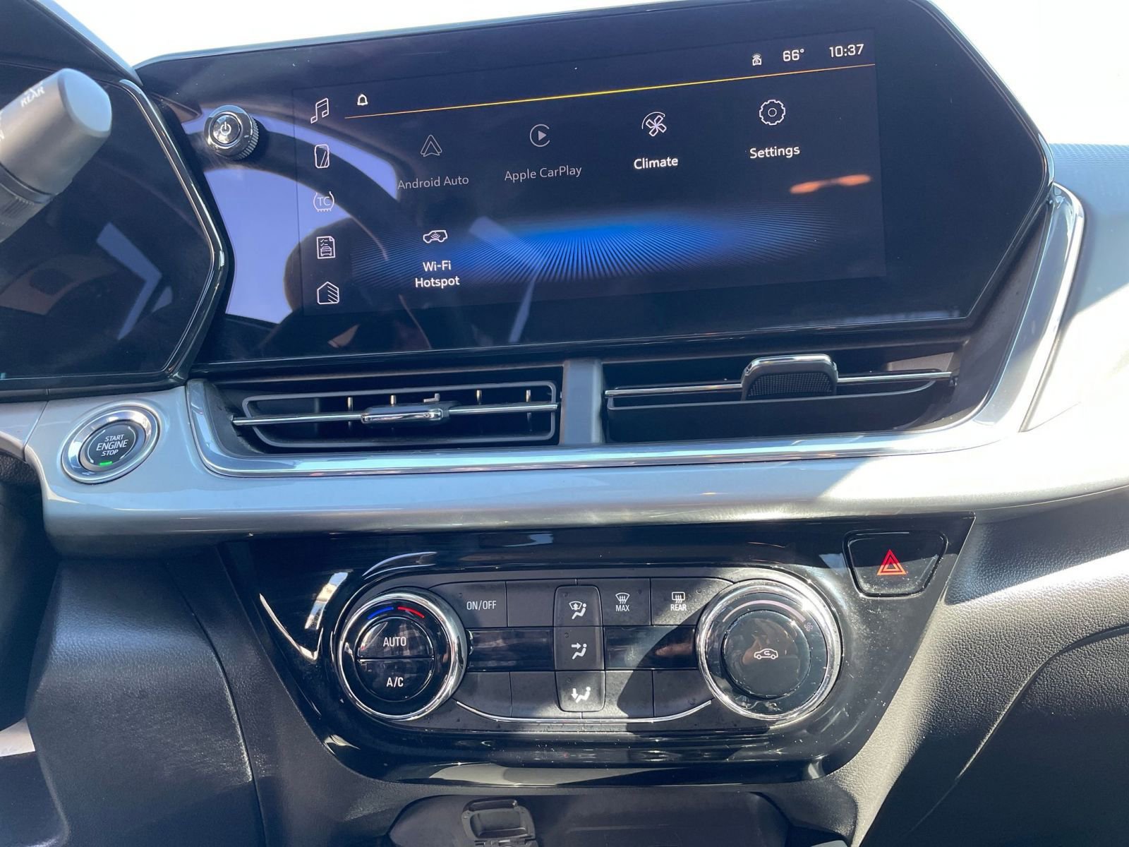 Used 2025 Chevrolet Trax LT image 21