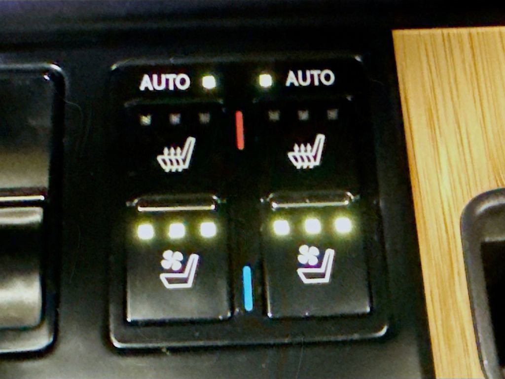 Used 2022 Lexus RX 450hL AWD w/ Premium Package image 21