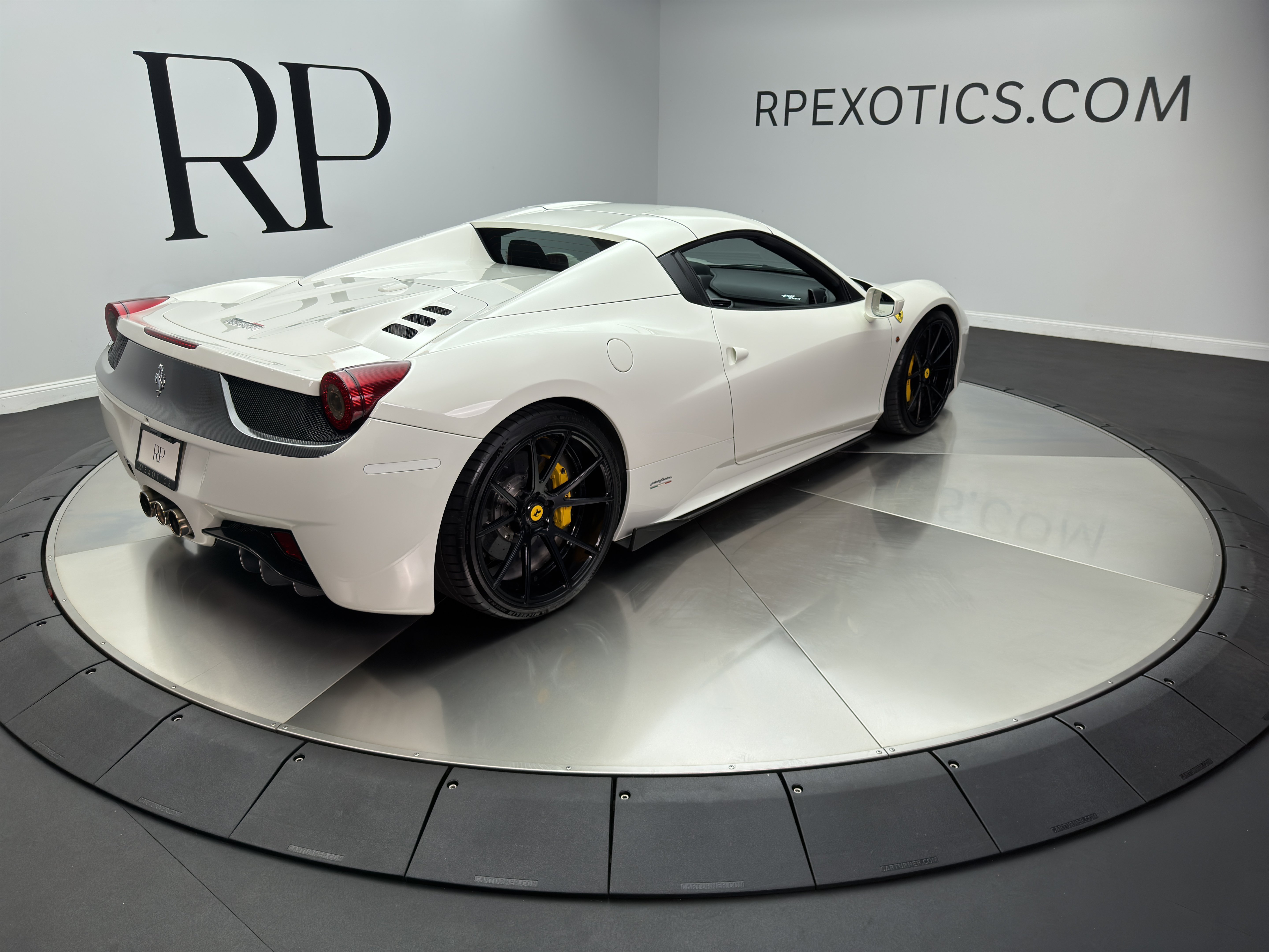 Used 2014 Ferrari 458 Spider RWD image 17