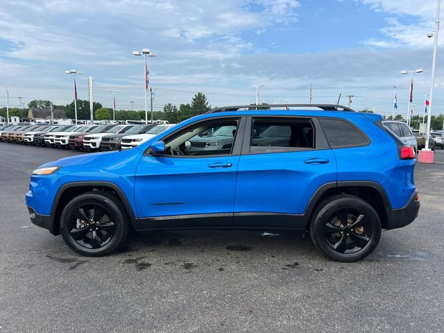 Used 2018 Jeep Cherokee Latitude w/ Altitude Package AWD/4WD image 4