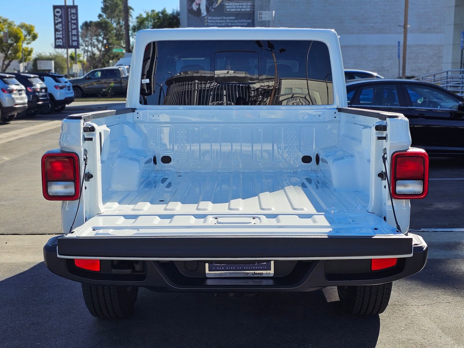 New 2026 Jeep Gladiator Sahara image 7