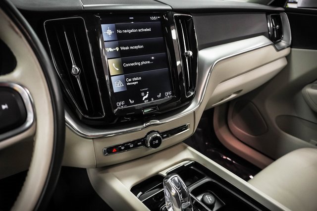 Used 2019 Volvo XC60 T8 Momentum image 15