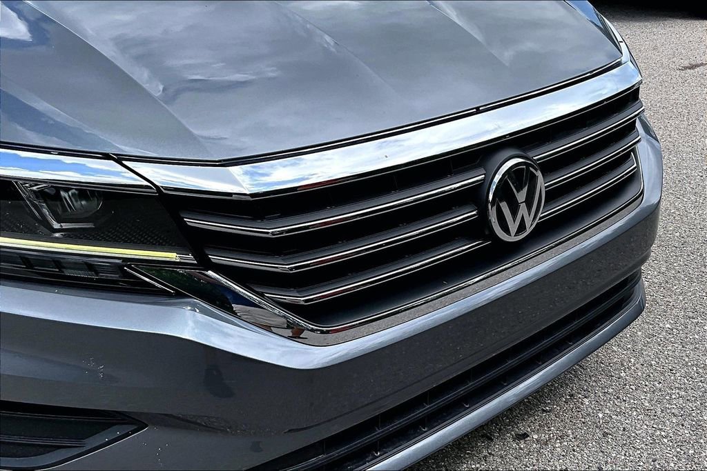 Certified 2020 Volkswagen Passat 2.0T SE FWD image 11