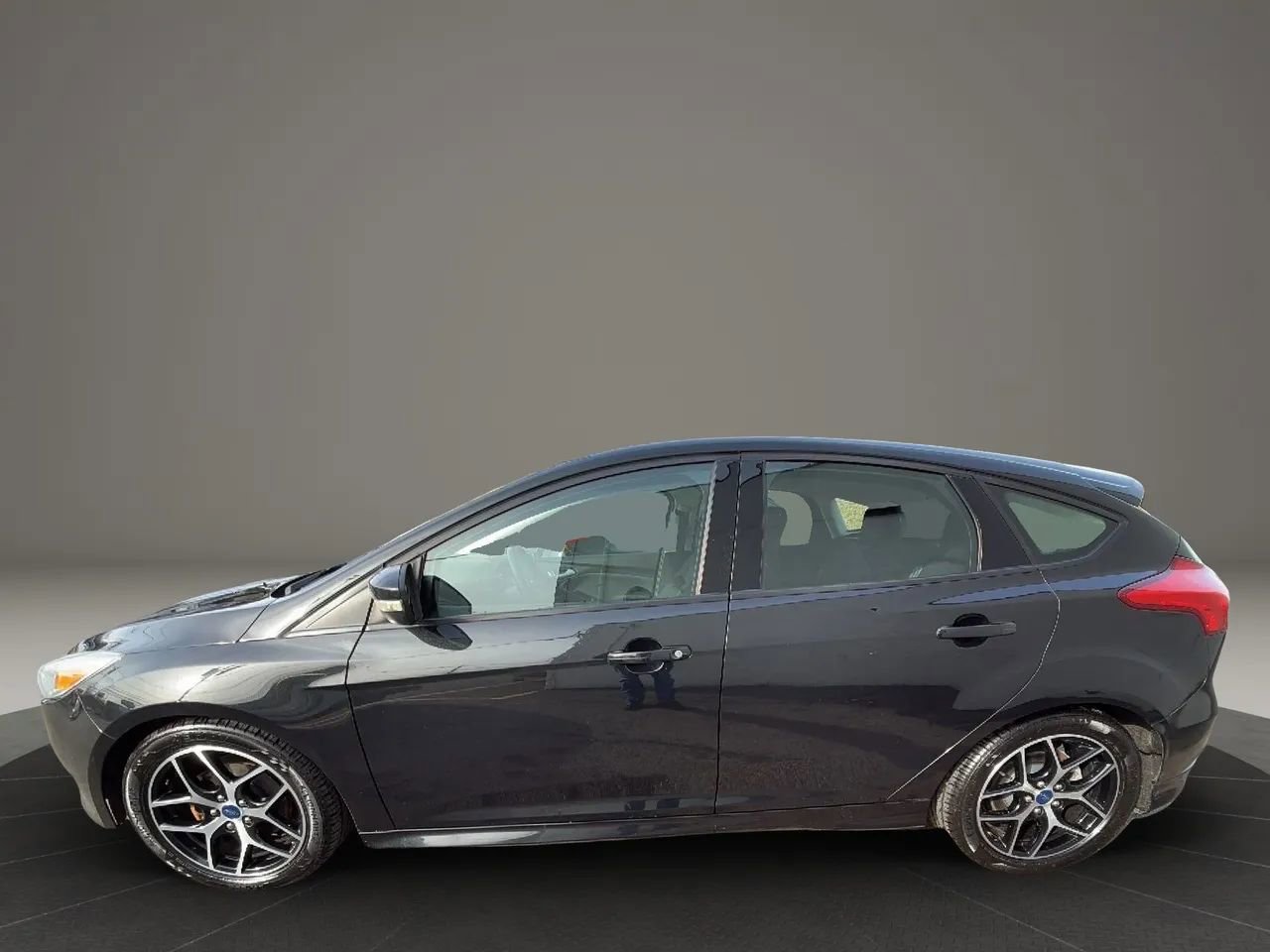 Used 2015 Ford Focus SE w/ SE Sport Package image 8