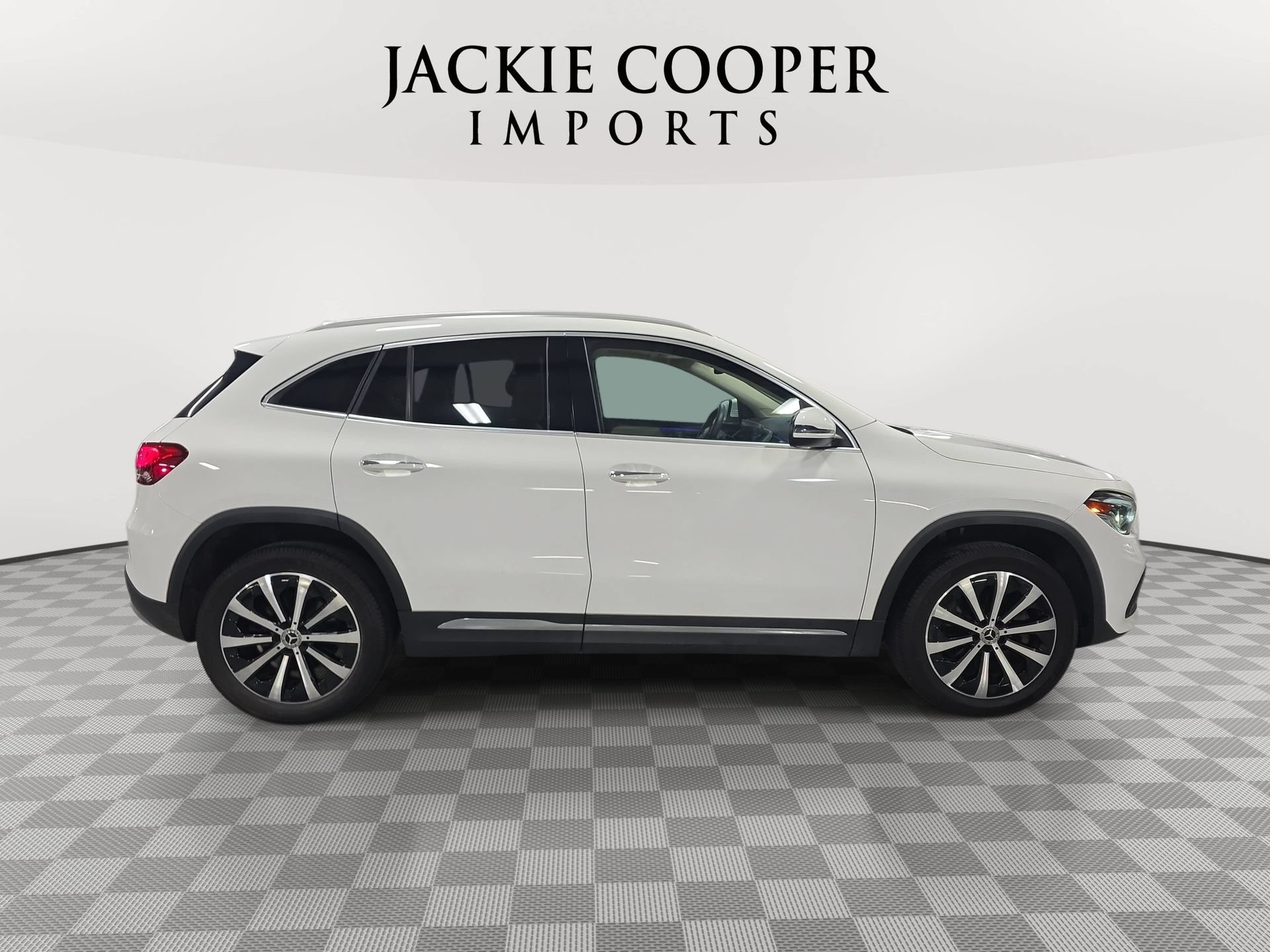Used 2021 Mercedes-Benz GLA 250 w/ Premium Package image 4