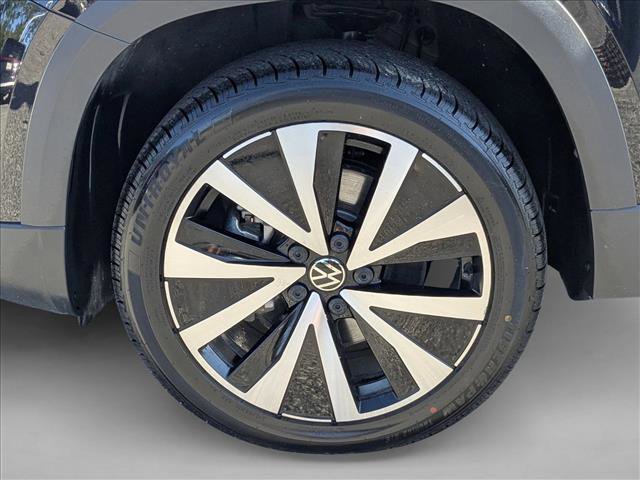 Used 2024 Volkswagen Taos SE image 22