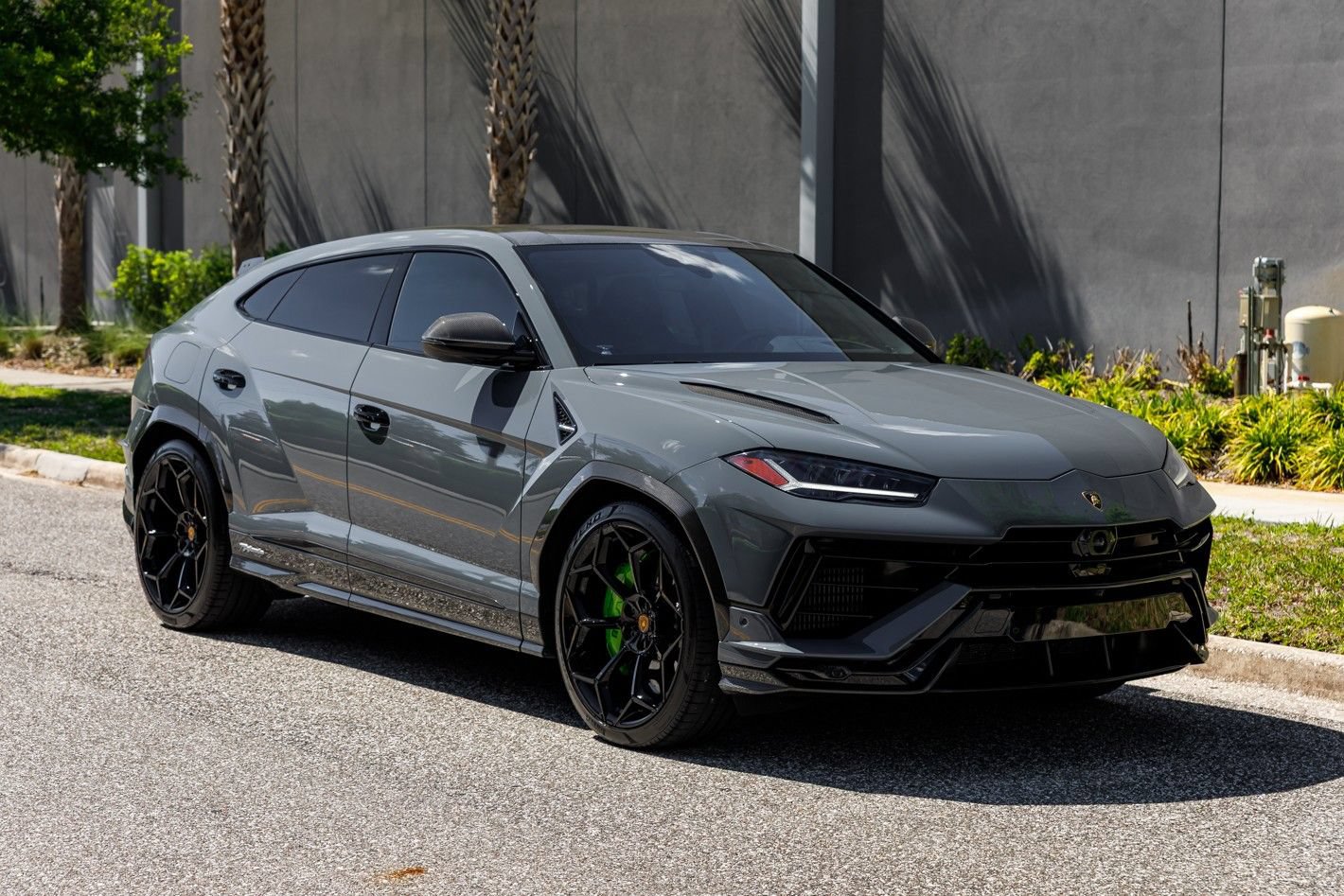 Used 2023 Lamborghini Urus Performante AWD/4WD image 1