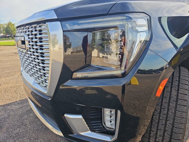 Used 2021 GMC Yukon XL Denali w/ Denali Premium Package image 33