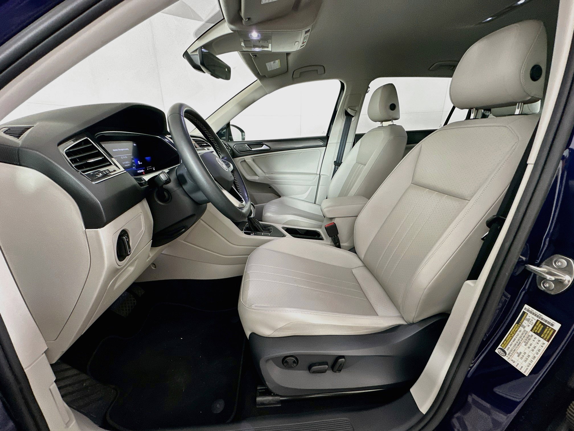 Used 2023 Volkswagen Tiguan SE FWD image 13