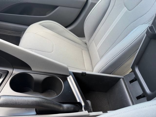 Used 2022 Hyundai Elantra SE FWD image 16
