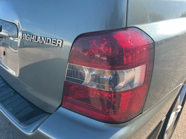 Used 2004 Toyota Highlander Limited w/ Leather Trim Pkg AWD/4WD image 11