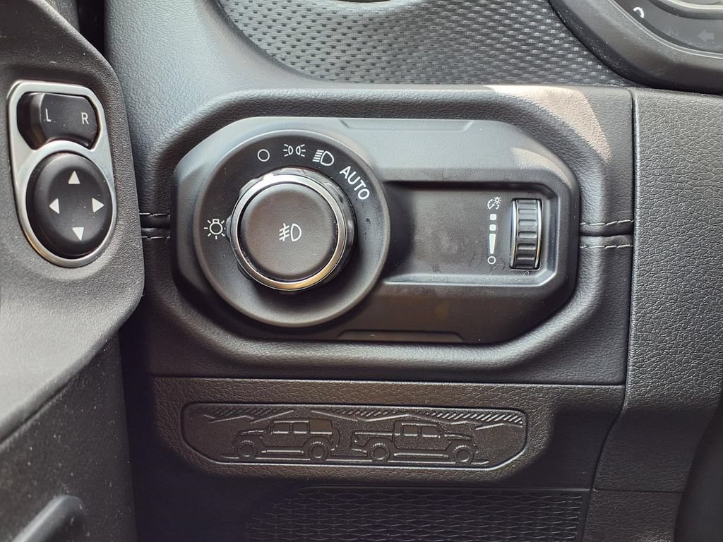 Certified 2025 Jeep Wrangler Unlimited Rubicon AWD/4WD image 17