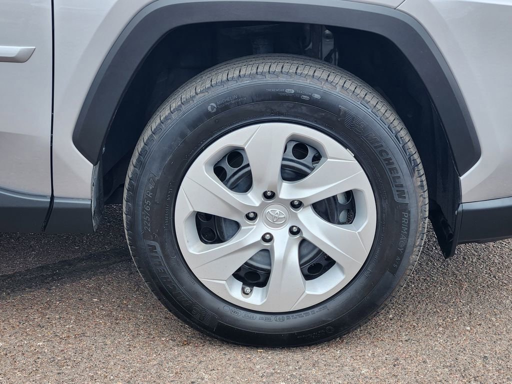 Used 2024 Toyota RAV4 LE AWD/4WD image 30