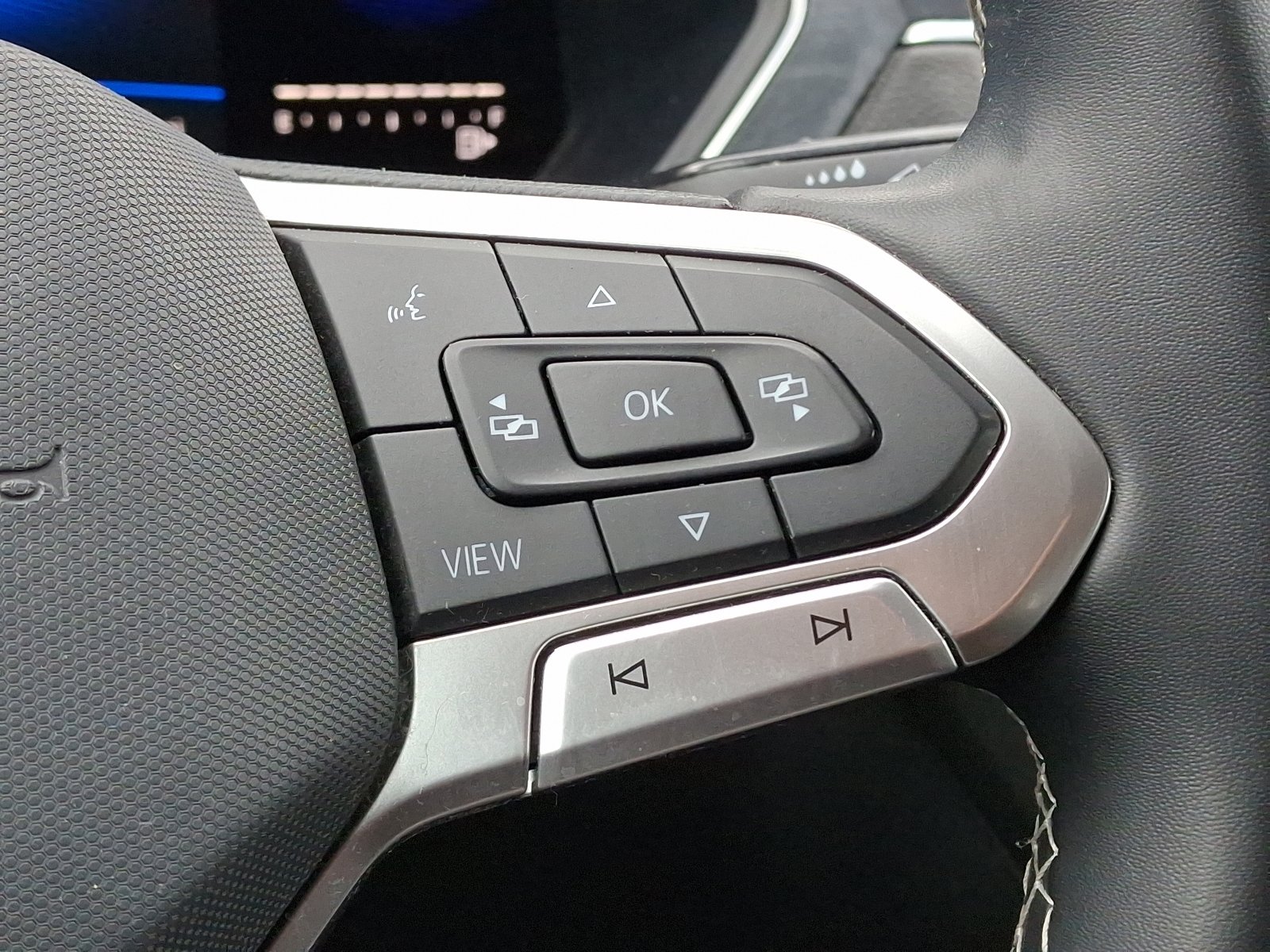 Certified 2022 Volkswagen Tiguan SE image 23