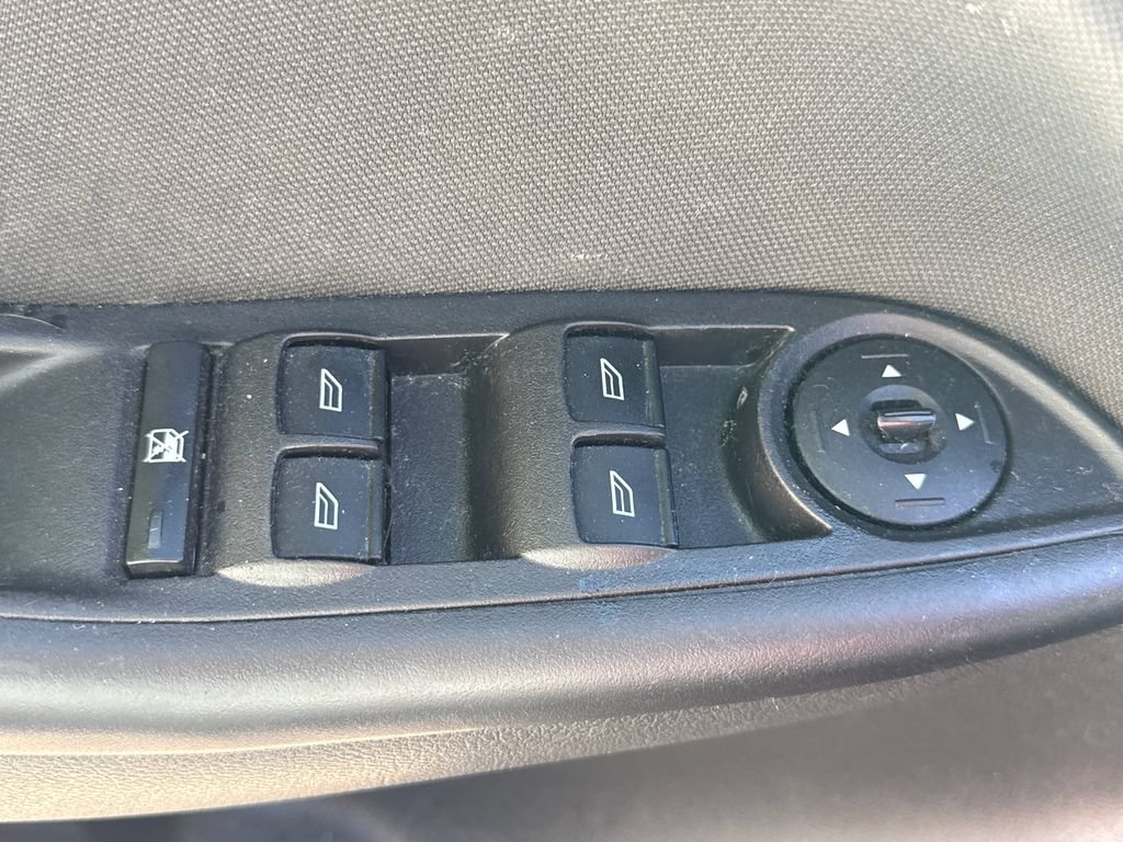 Used 2017 Ford Focus SE FWD image 14
