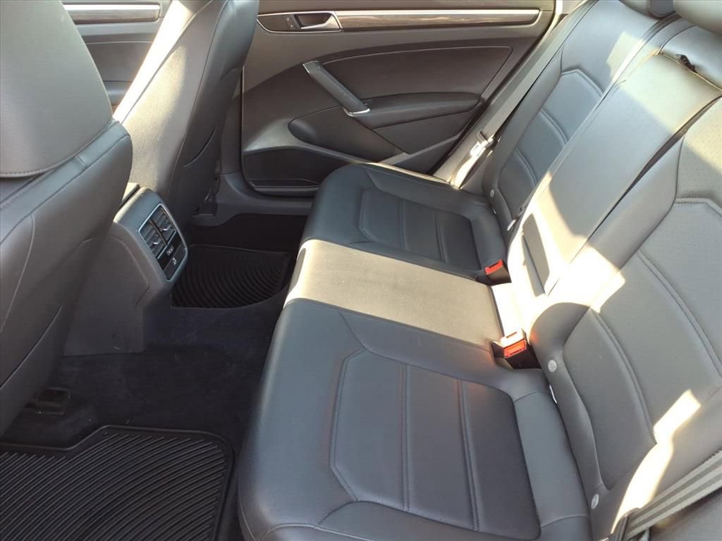 Used 2017 Volkswagen Passat 1.8T SE FWD image 14