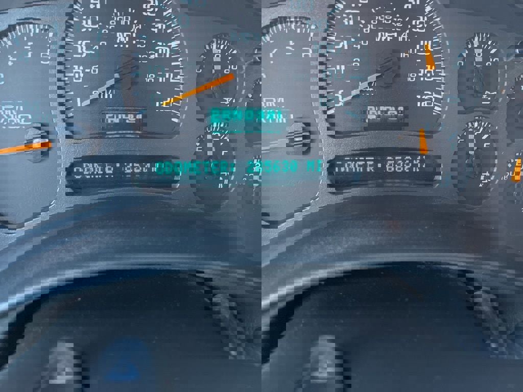 Used 2004 Chevrolet Avalanche Z71 w/ Sun And Sound Package image 11